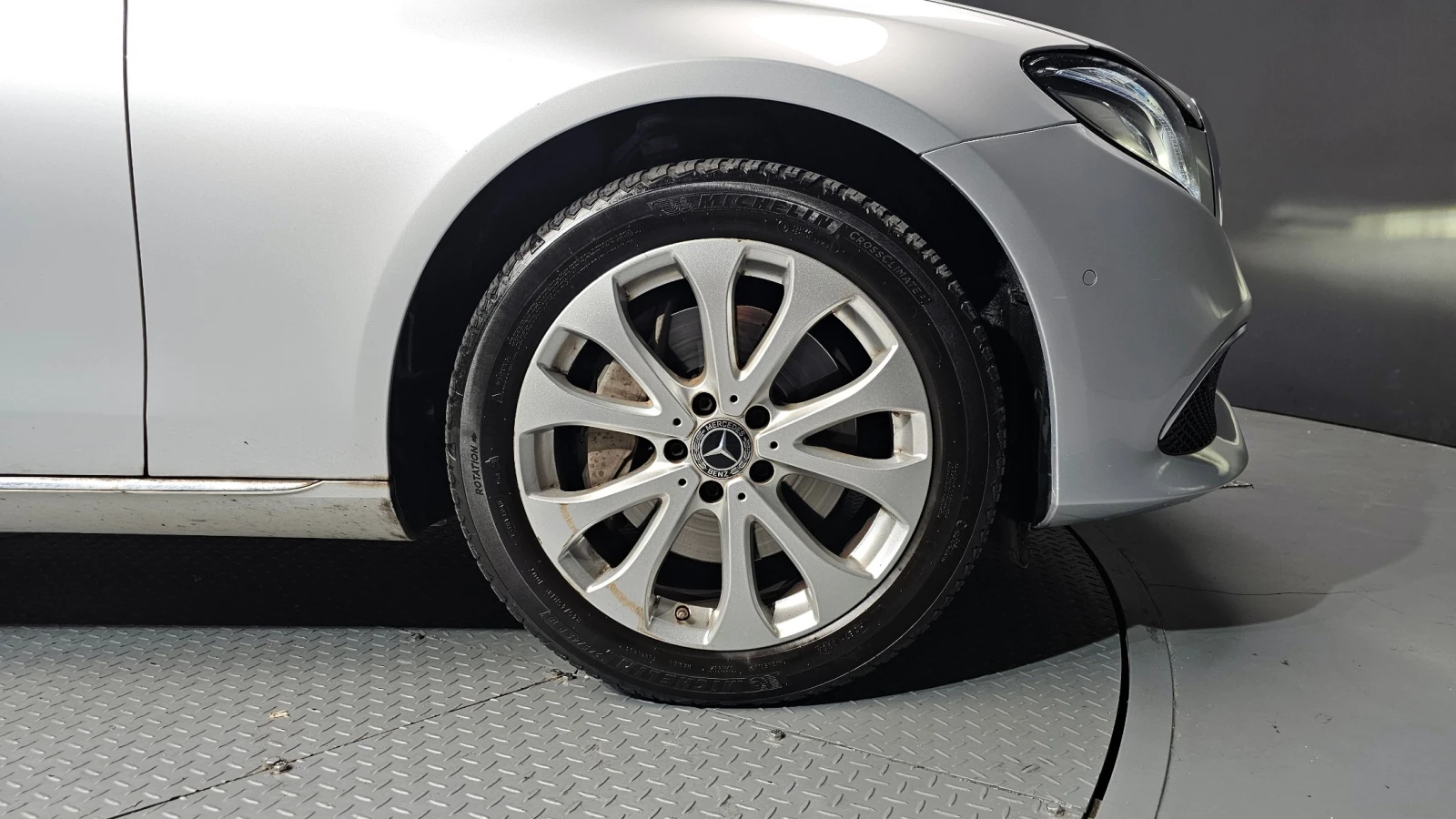 Mercedes-Benz E 300, снимка 5 - Автомобили и джипове - 55833528