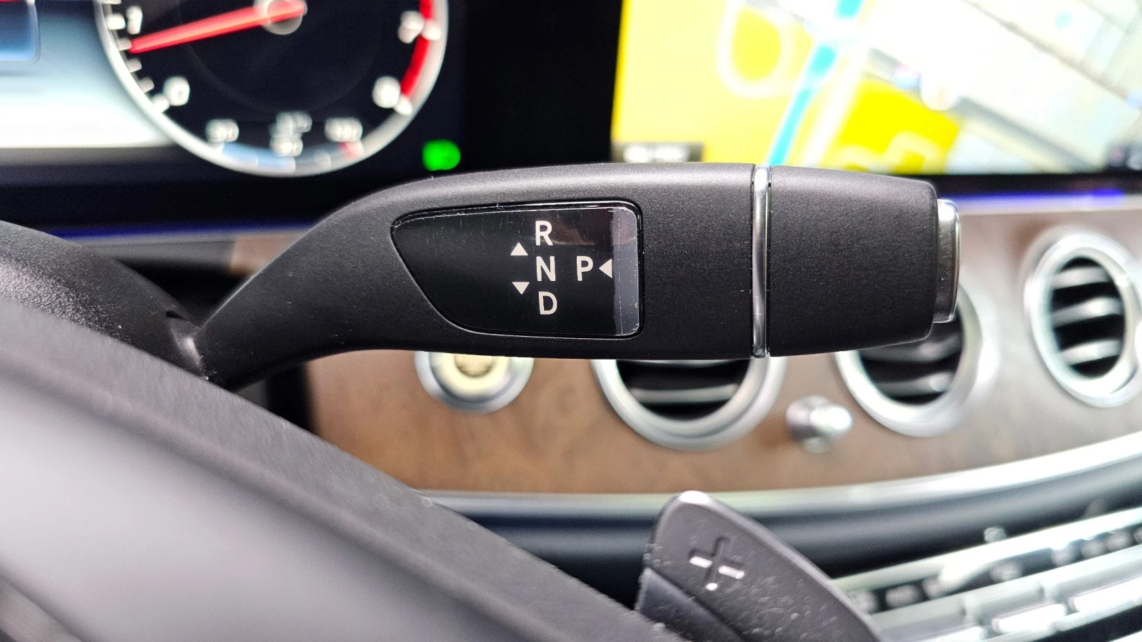 Mercedes-Benz E 300, снимка 11 - Автомобили и джипове - 55833528