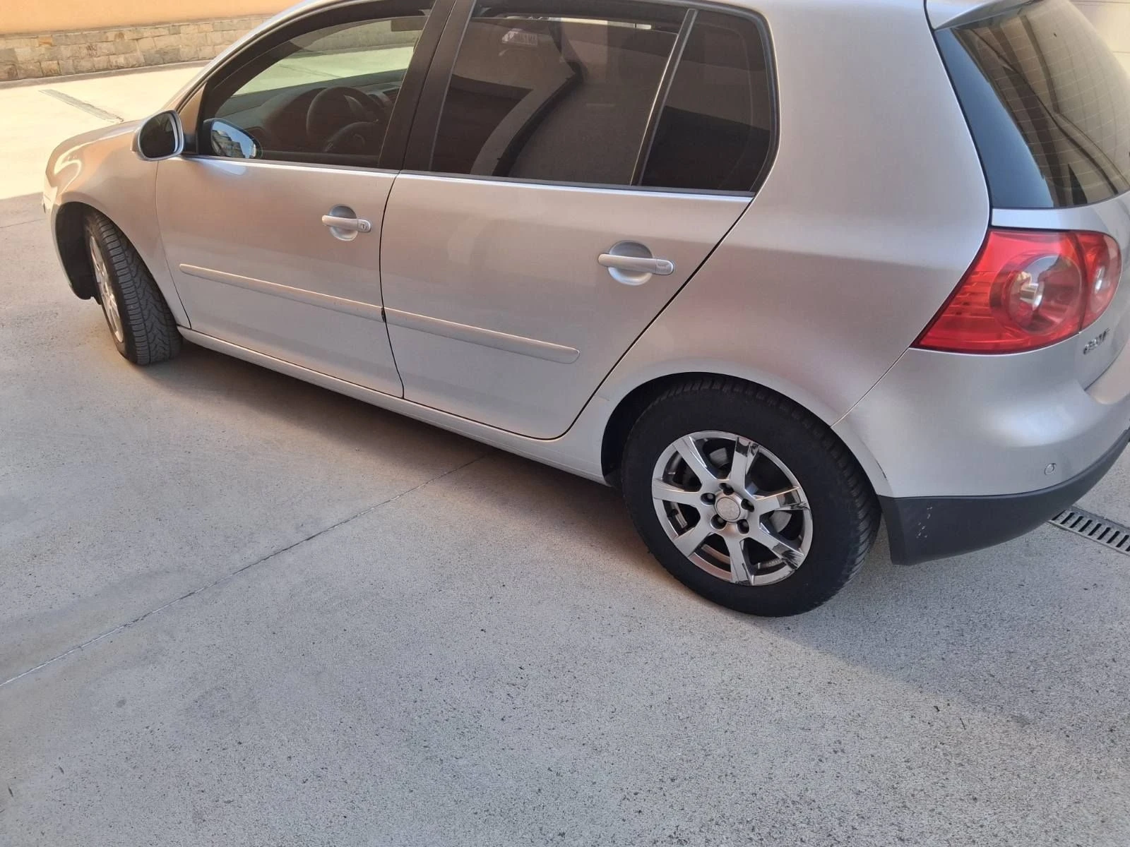 VW Golf 1.6FSI  115кс., снимка 3 - Автомобили и джипове - 56045504