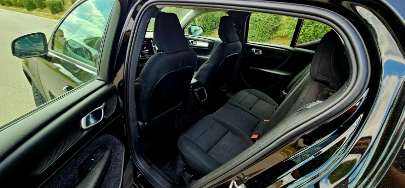 Volvo XC40 2.0   4х4  ТОП, снимка 9 - Автомобили и джипове - 50837424