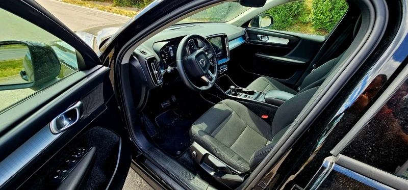 Volvo XC40 2.0   4х4  ТОП, снимка 8 - Автомобили и джипове - 50837424