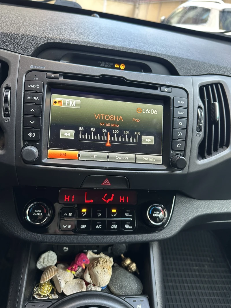 Kia Sportage 2.0 CRDI 4x4, снимка 11 - Автомобили и джипове - 51898451