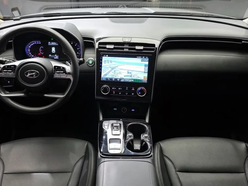 Hyundai Tucson Diesel 2.0 4Wd Modern, снимка 7 - Автомобили и джипове - 56308024