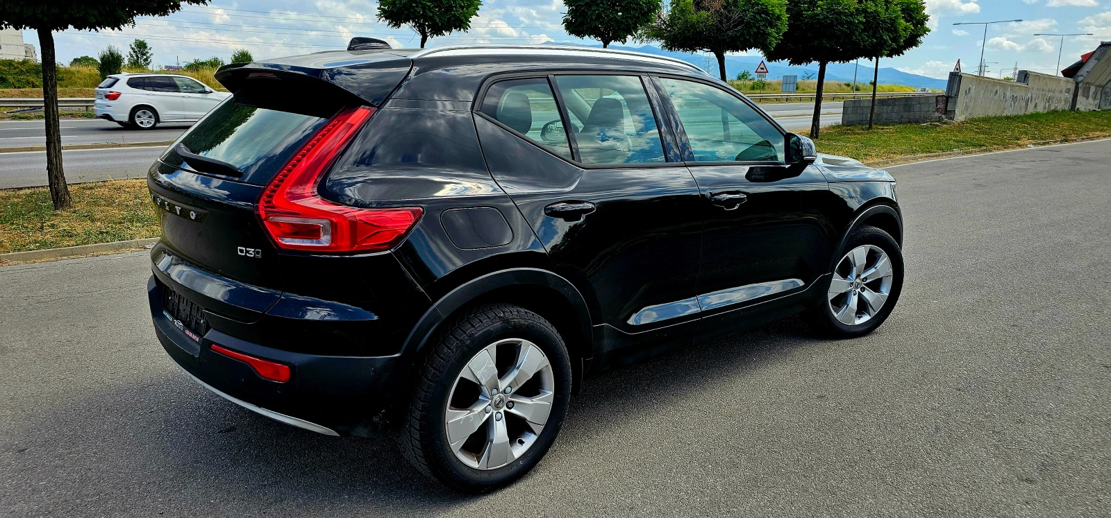 Volvo XC40 2.0   4х4  ТОП - изображение 4