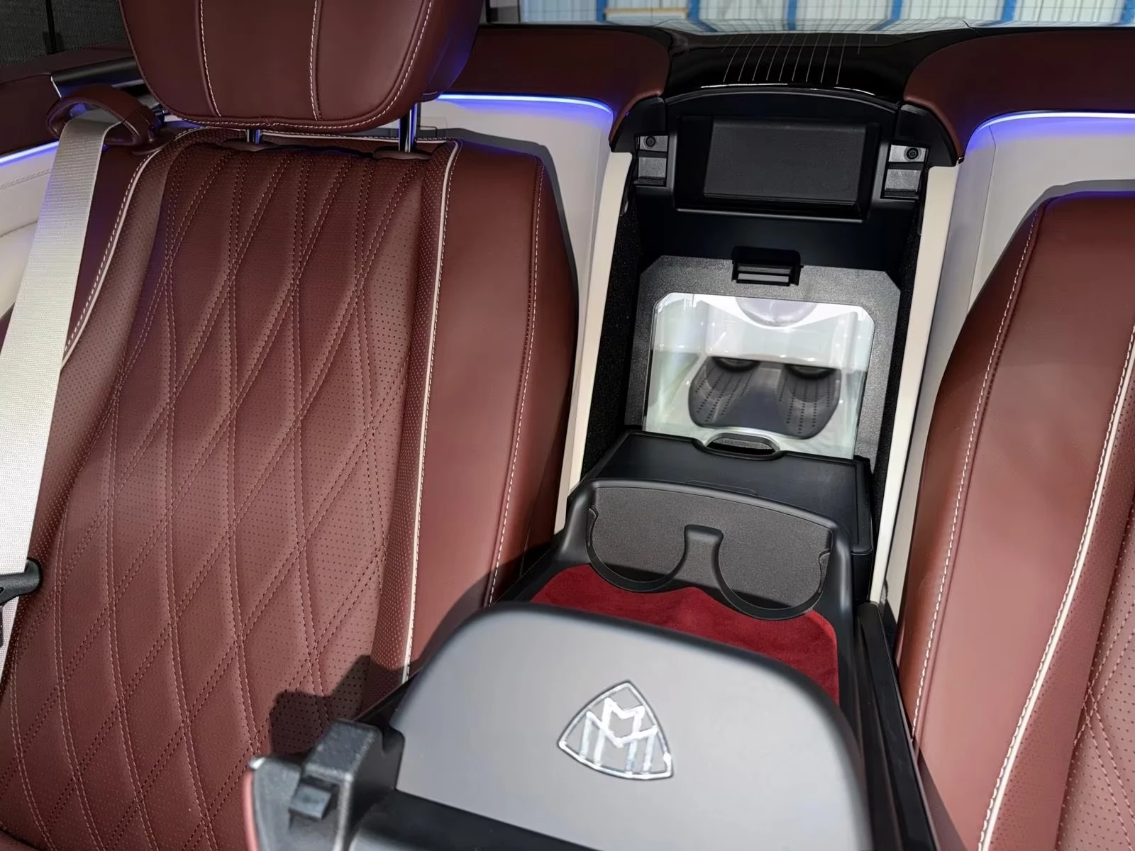 Mercedes-Benz GLS 600 MAYBACH 4-MATIC FIRST CLASS E-ACTIVE BODY, снимка 8 - Автомобили и джипове - 54401866