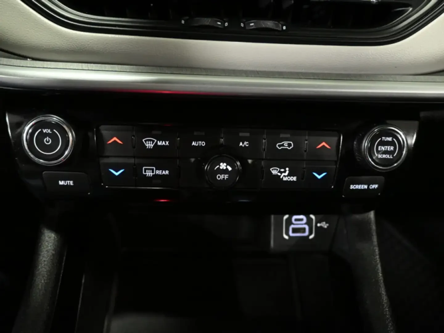 Jeep Compass AWD* DISTRONIC* 360* PANORAMA, снимка 12 - Автомобили и джипове - 55315038