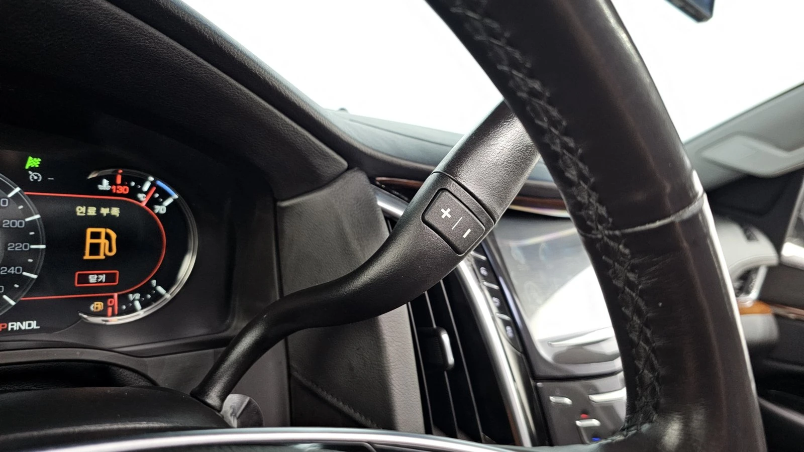 Cadillac Escalade 6.2* ЛЮК* HUD* 360* ПОДГРЕВ ВОЛАН* КРАЙНА ЦЕНА, снимка 9 - Автомобили и джипове - 55367088
