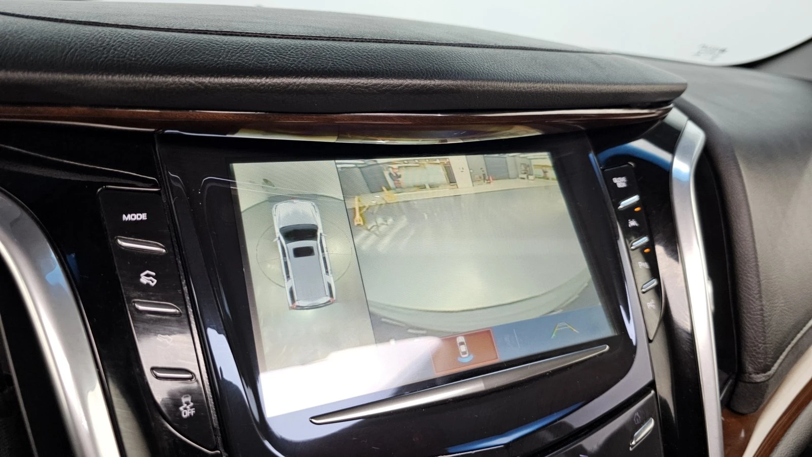 Cadillac Escalade 6.2* ЛЮК* HUD* 360* ПОДГРЕВ ВОЛАН* КРАЙНА ЦЕНА, снимка 14 - Автомобили и джипове - 55367088
