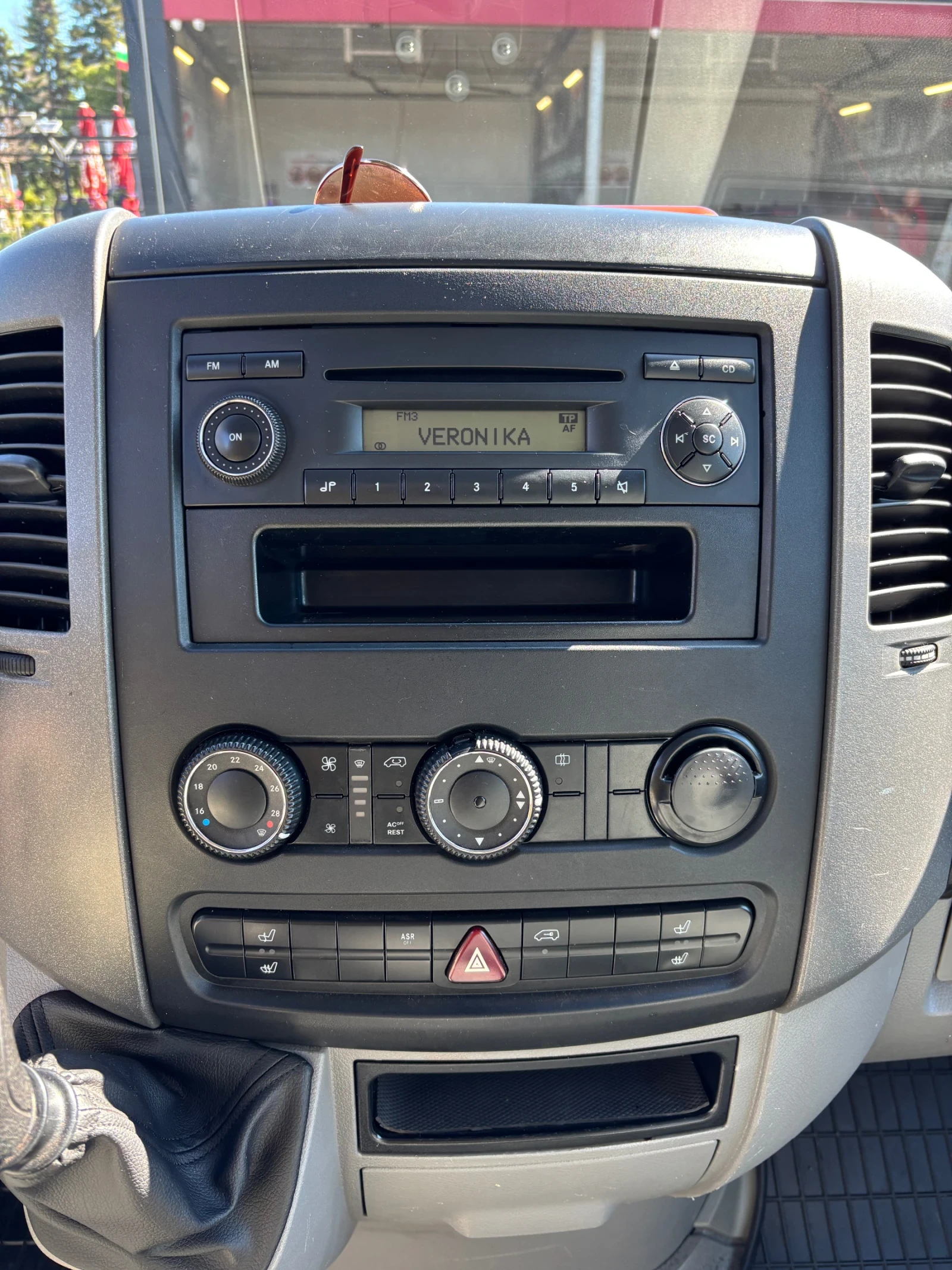 VW Crafter 2.5 tdi Пътна Помощ - изображение 8