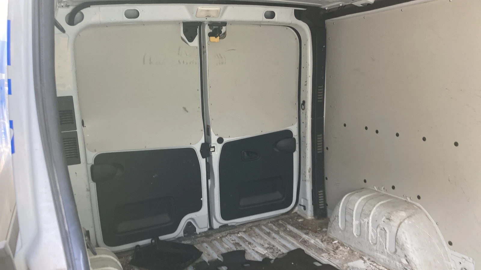 Renault Trafic 2.0 145ks EVRO6 131000 km - изображение 5