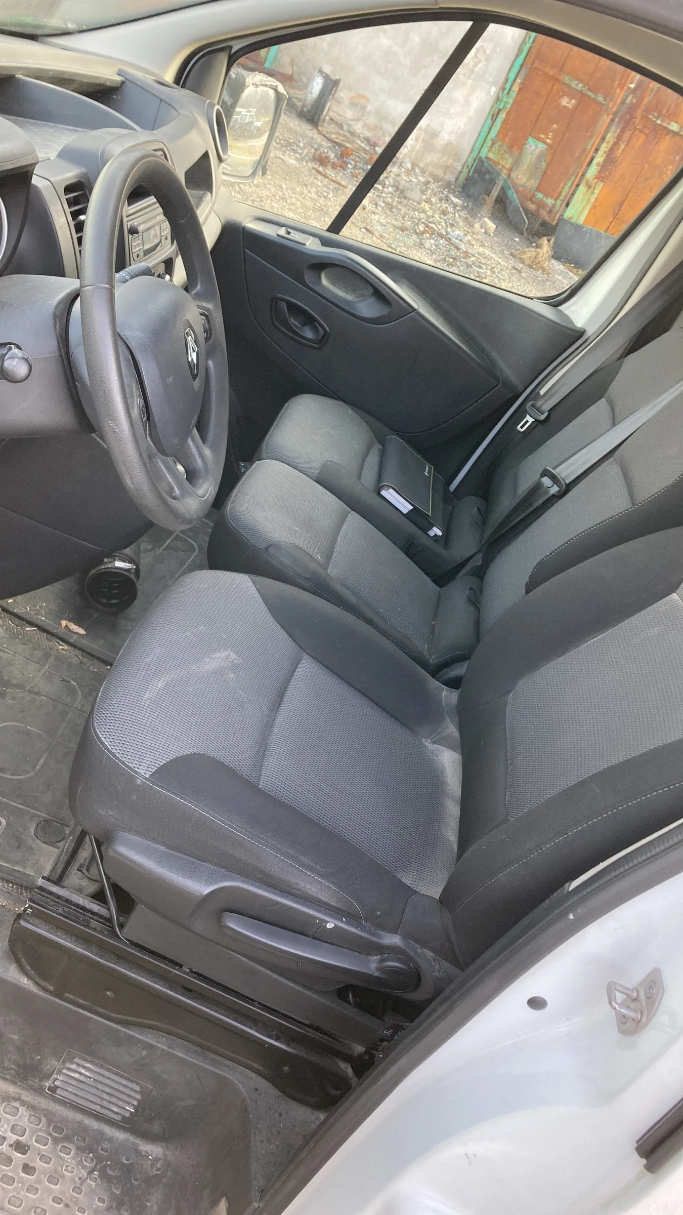 Renault Trafic 2.0 145ks EVRO6 131000 km - изображение 10