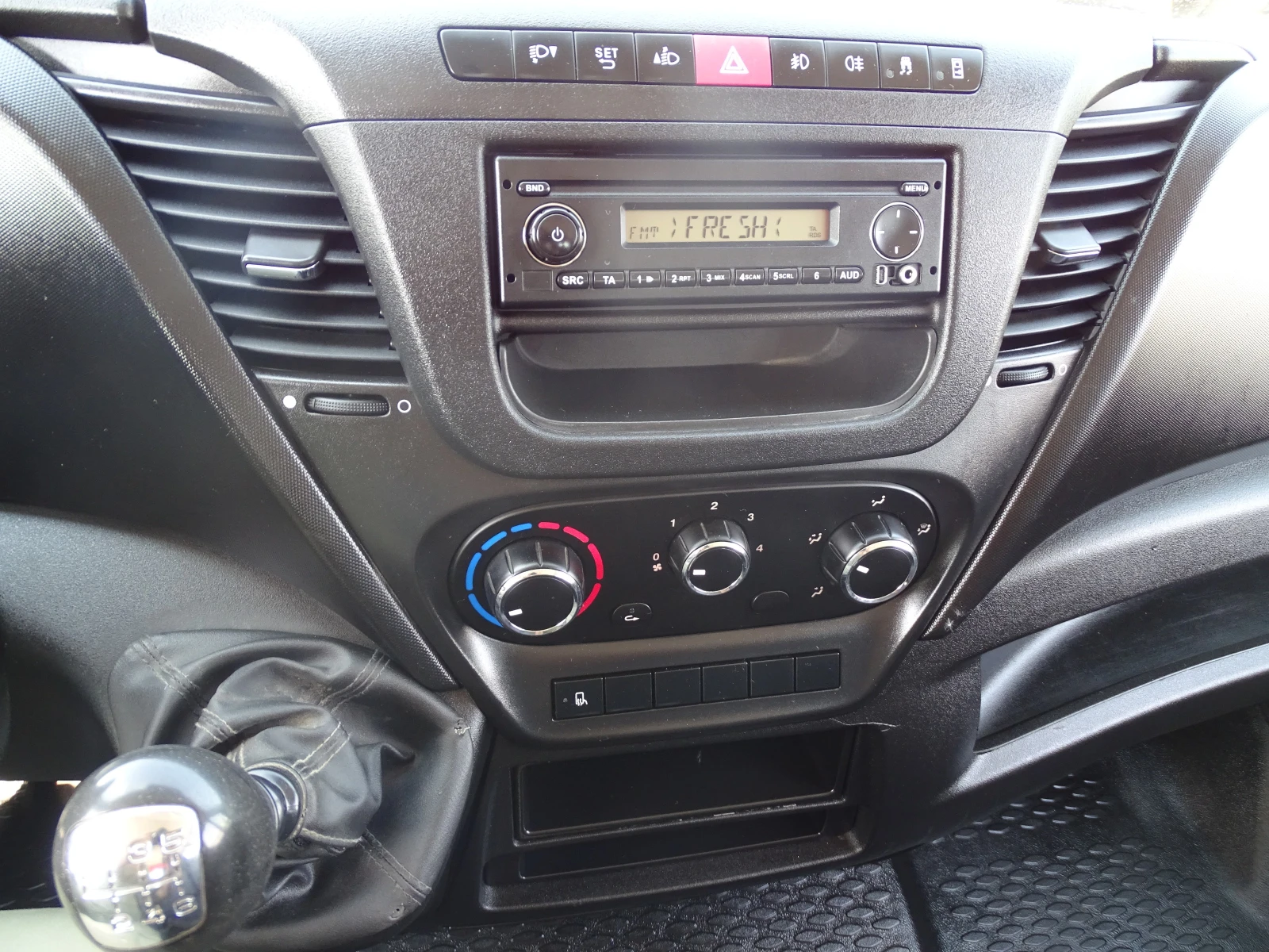 Iveco 35s13 * * 101 618 km* *  КАТ. * Б* 7-места, снимка 10 - Бусове и автобуси - 55117315