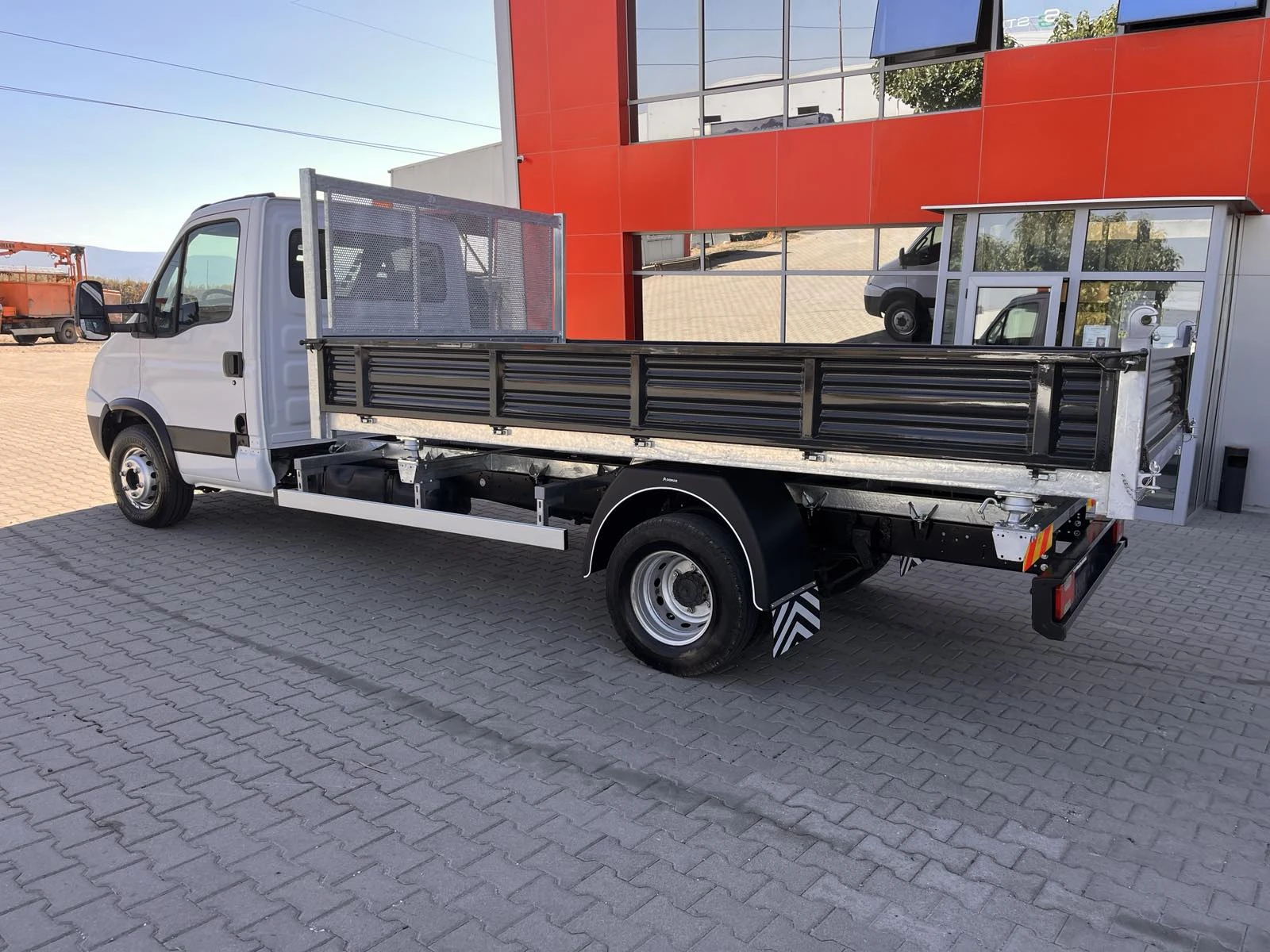 Iveco Daily Самосвал, снимка 8 - Бусове и автобуси - 56426611