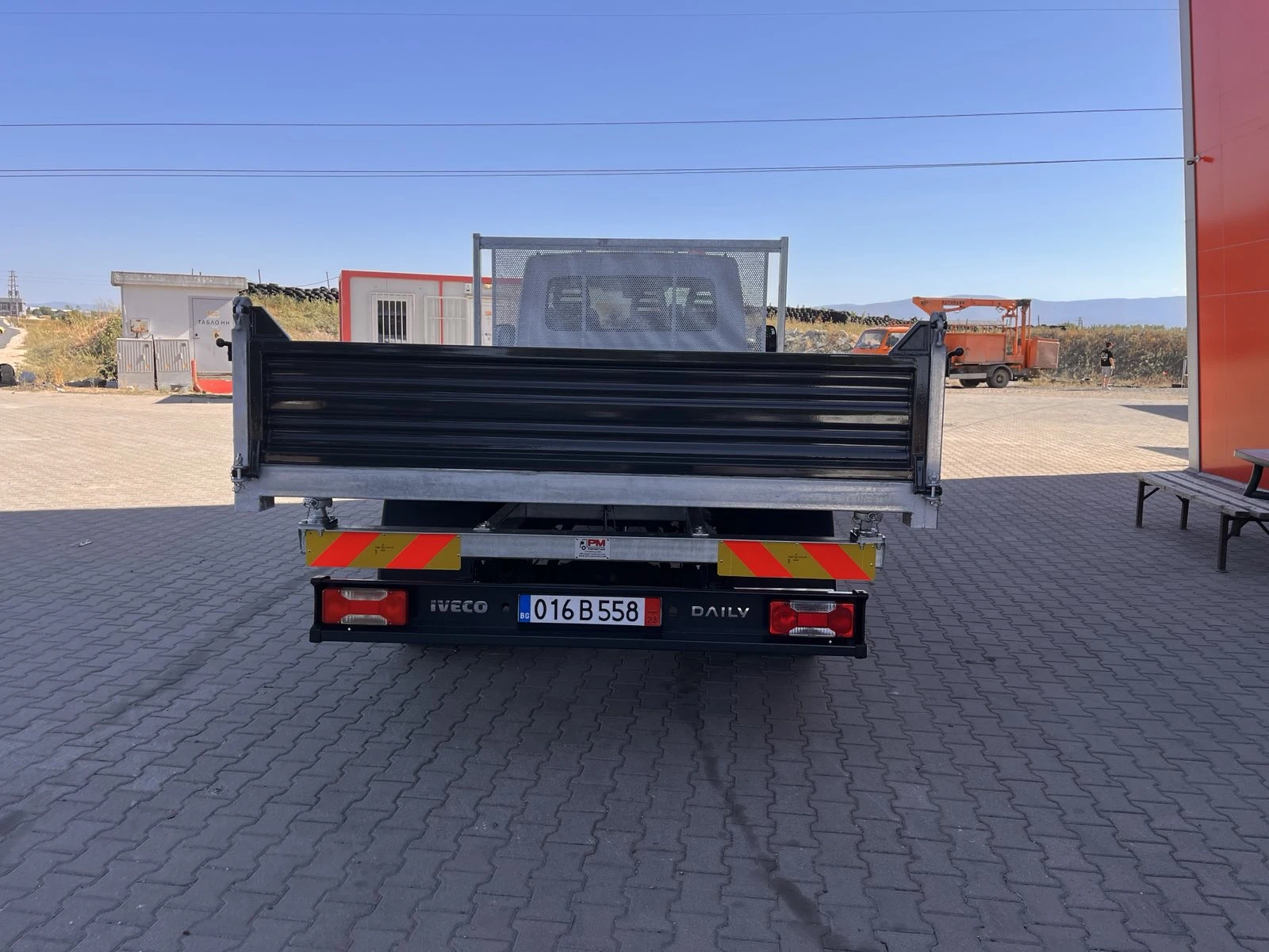 Iveco Daily Самосвал, снимка 7 - Бусове и автобуси - 56426611