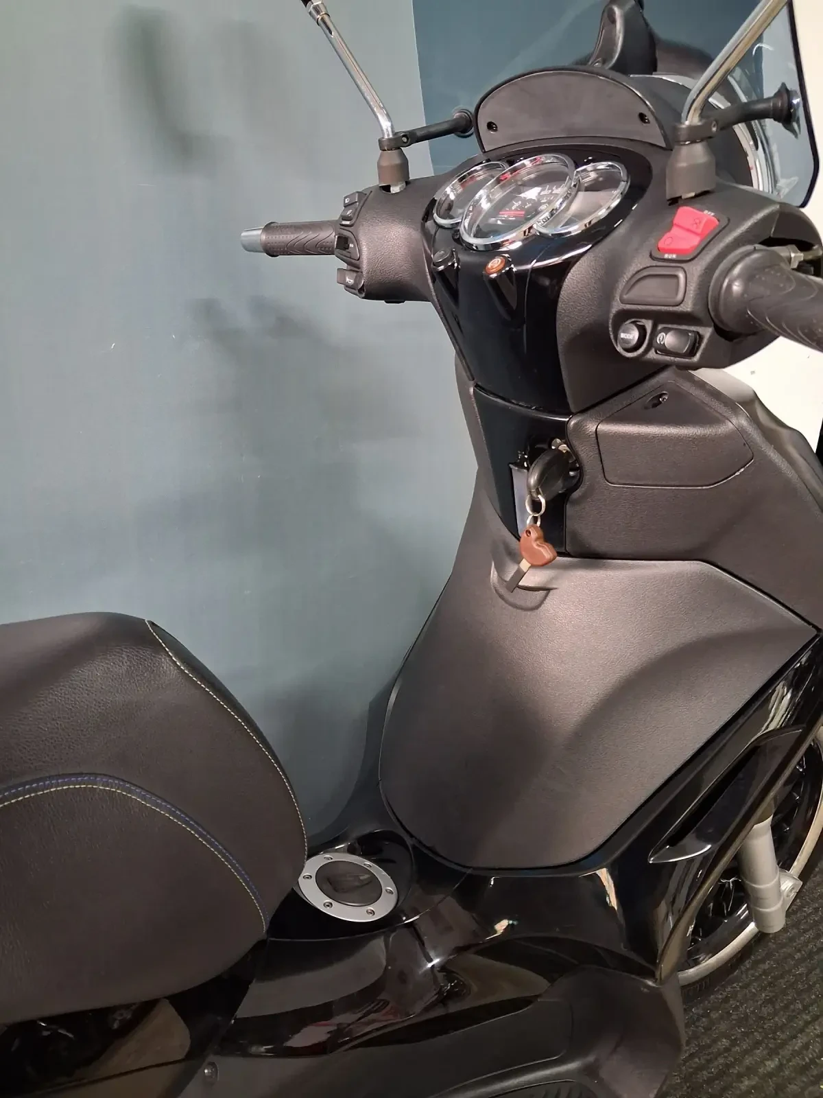 Piaggio Beverly 300i POLICE ABS/ASR - изображение 10