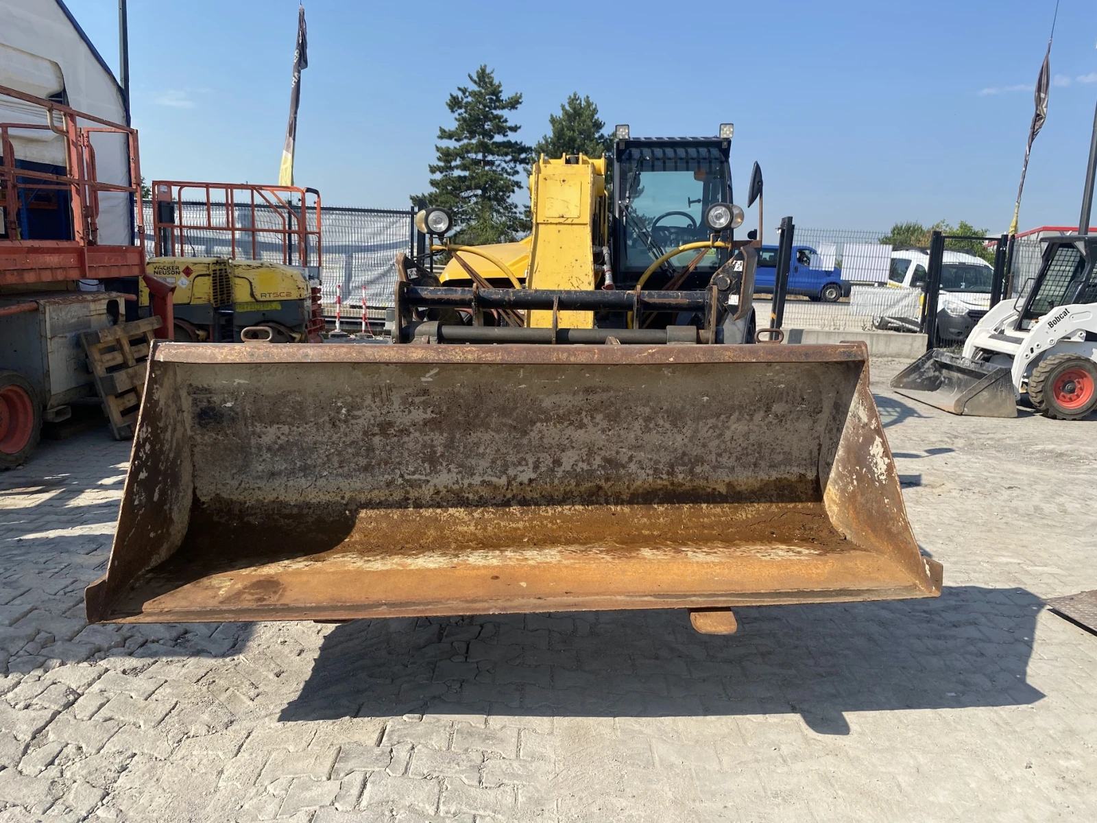 Телескопични товарачи Haulotte HTL 4017 - изображение 3