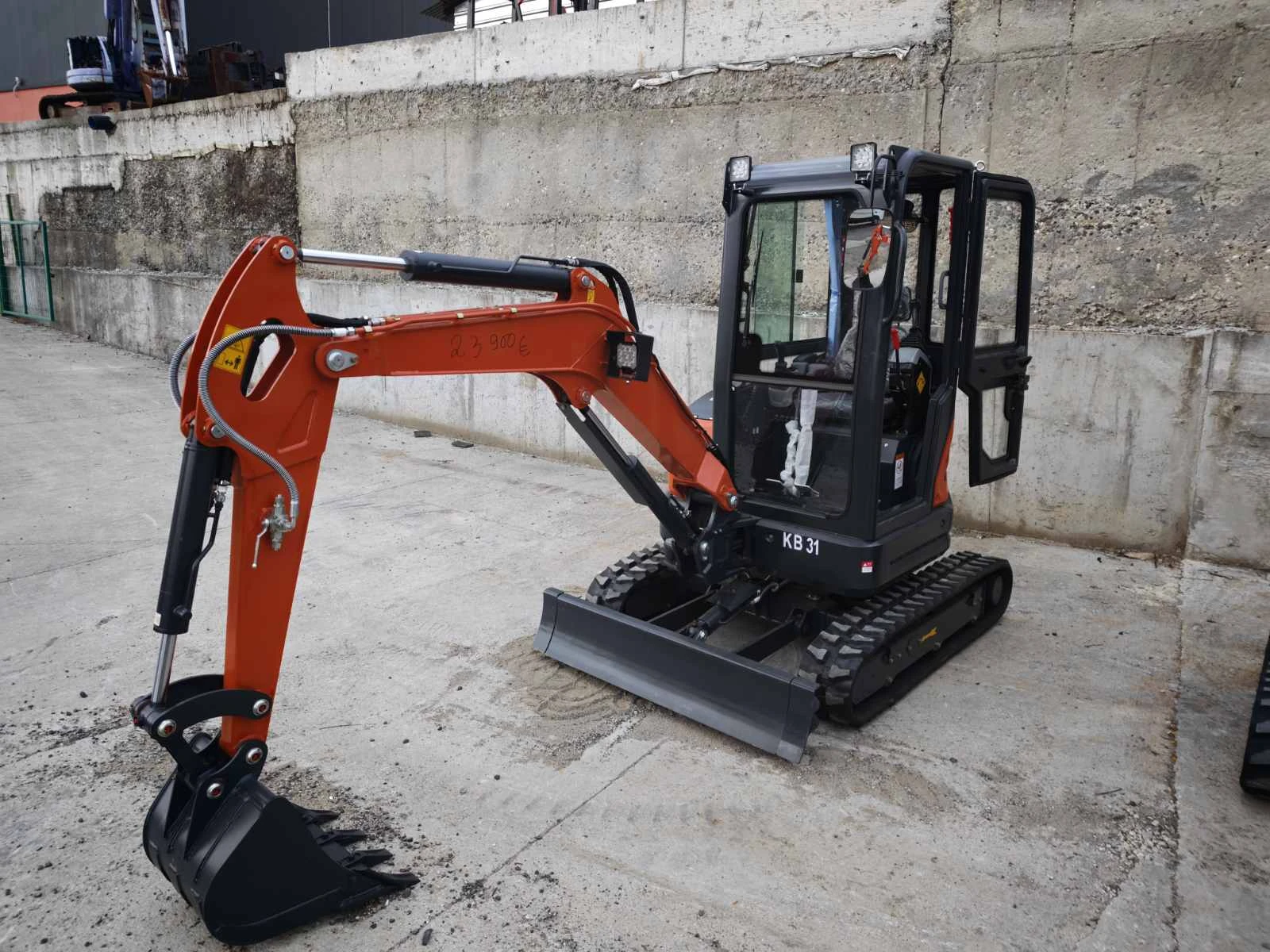 Багер Yanmar ЧИСТО НОВИ Yanmar мотор, снимка 3 - Индустриална техника - 56170796
