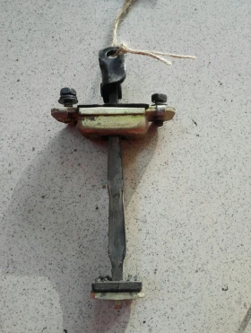 ограничителна панта предна лява врата Киа Карнивал