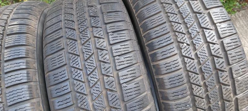 Гуми Зимни 235/55R19, снимка 4 - Гуми и джанти - 29865479