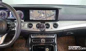 Mercedes-Benz E 300 DIGITAL / ОБДУХ / 360 / HUD / AMG PKG / AMG ВОЛАН, снимка 11