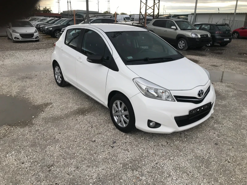 Toyota Yaris 1, 0 i газ, снимка 2 - Автомобили и джипове - 47402864