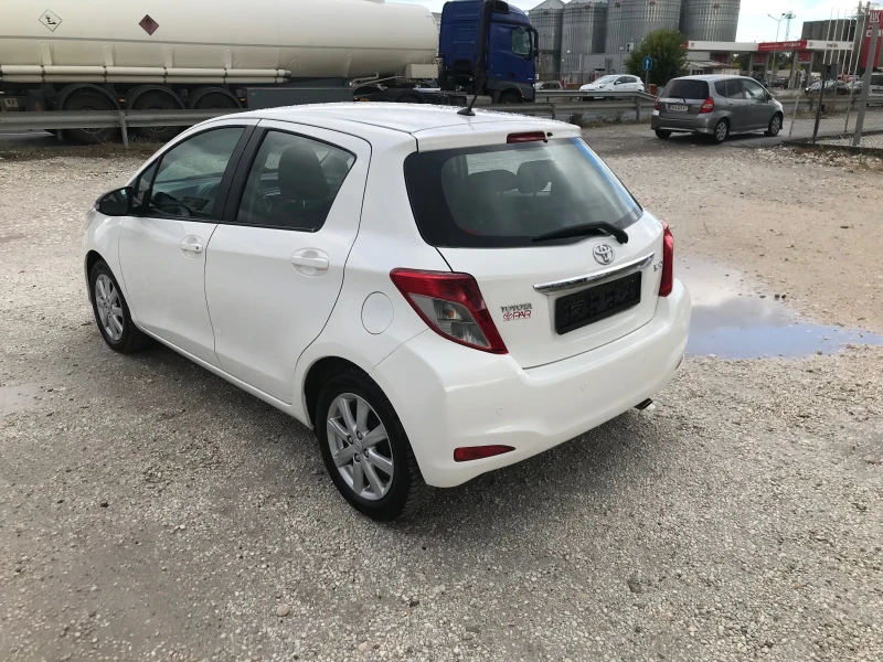 Toyota Yaris 1, 0 i газ, снимка 4 - Автомобили и джипове - 47402864