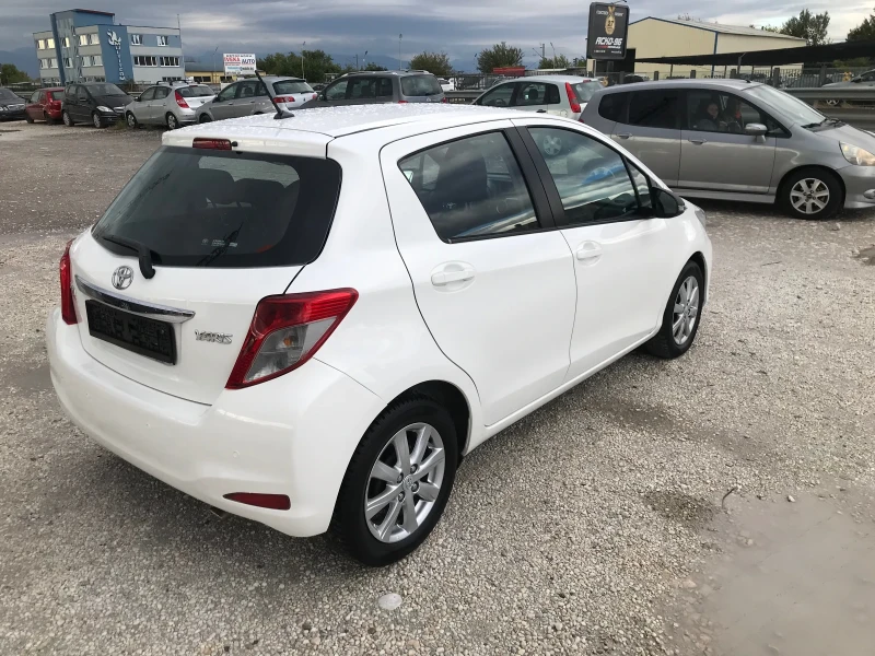 Toyota Yaris 1, 0 i газ, снимка 3 - Автомобили и джипове - 47402864