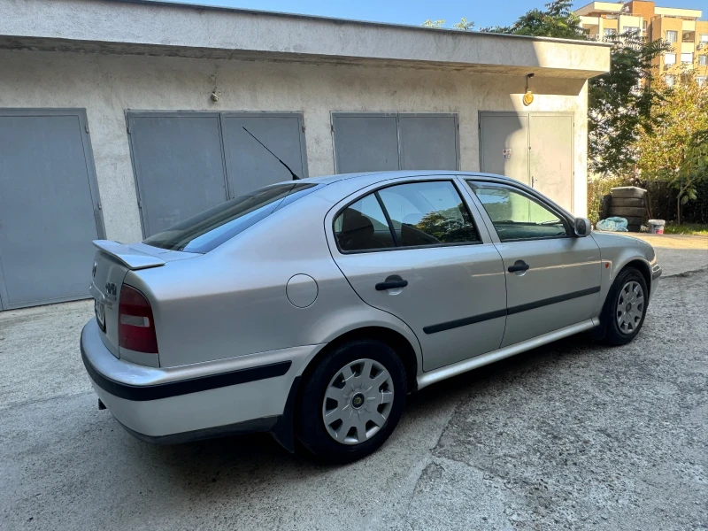 Skoda Octavia 1.6i* Климатик, снимка 4 - Автомобили и джипове - 47611423