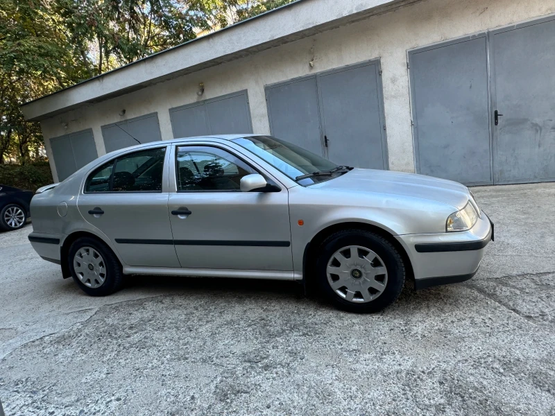 Skoda Octavia 1.6i* Климатик, снимка 8 - Автомобили и джипове - 47611423