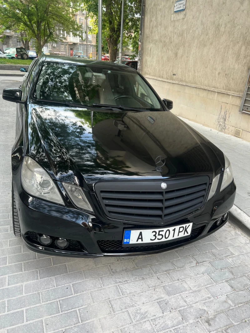 Mercedes-Benz E 220, снимка 1 - Автомобили и джипове - 48523441