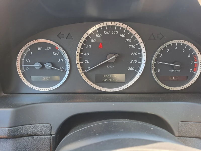 Mercedes-Benz C 180, снимка 6 - Автомобили и джипове - 52552673