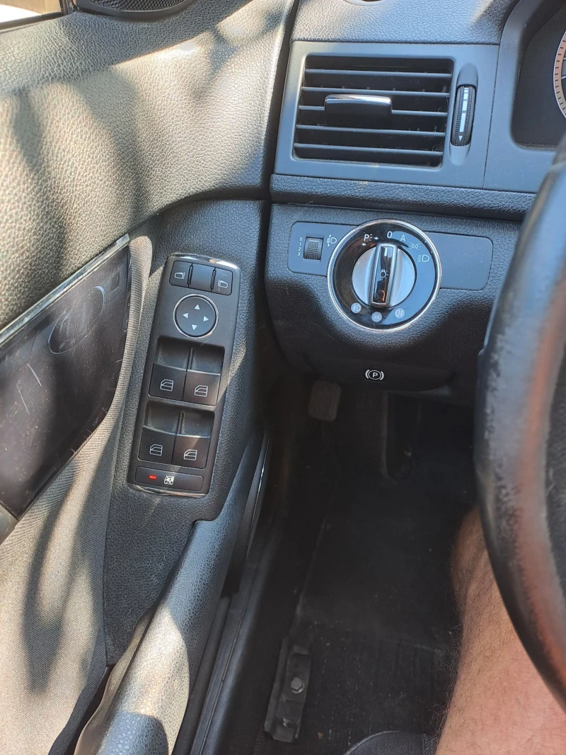 Mercedes-Benz C 180, снимка 5 - Автомобили и джипове - 52552673