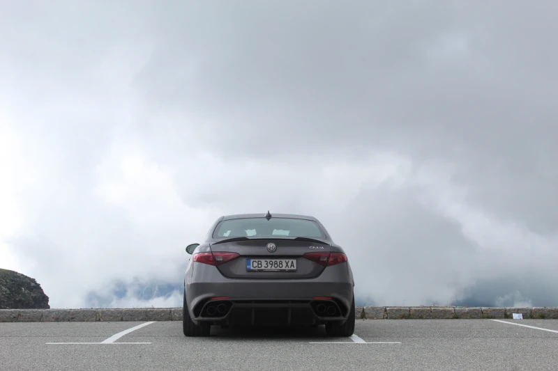 Alfa Romeo Giulia Quadrifoglio 510кс, снимка 2 - Автомобили и джипове - 52830560
