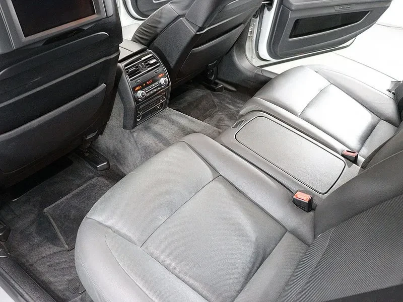 BMW 730, снимка 16 - Автомобили и джипове - 54462478
