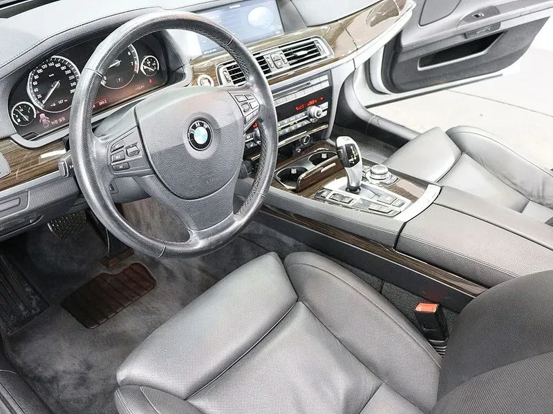 BMW 730, снимка 17 - Автомобили и джипове - 54462478