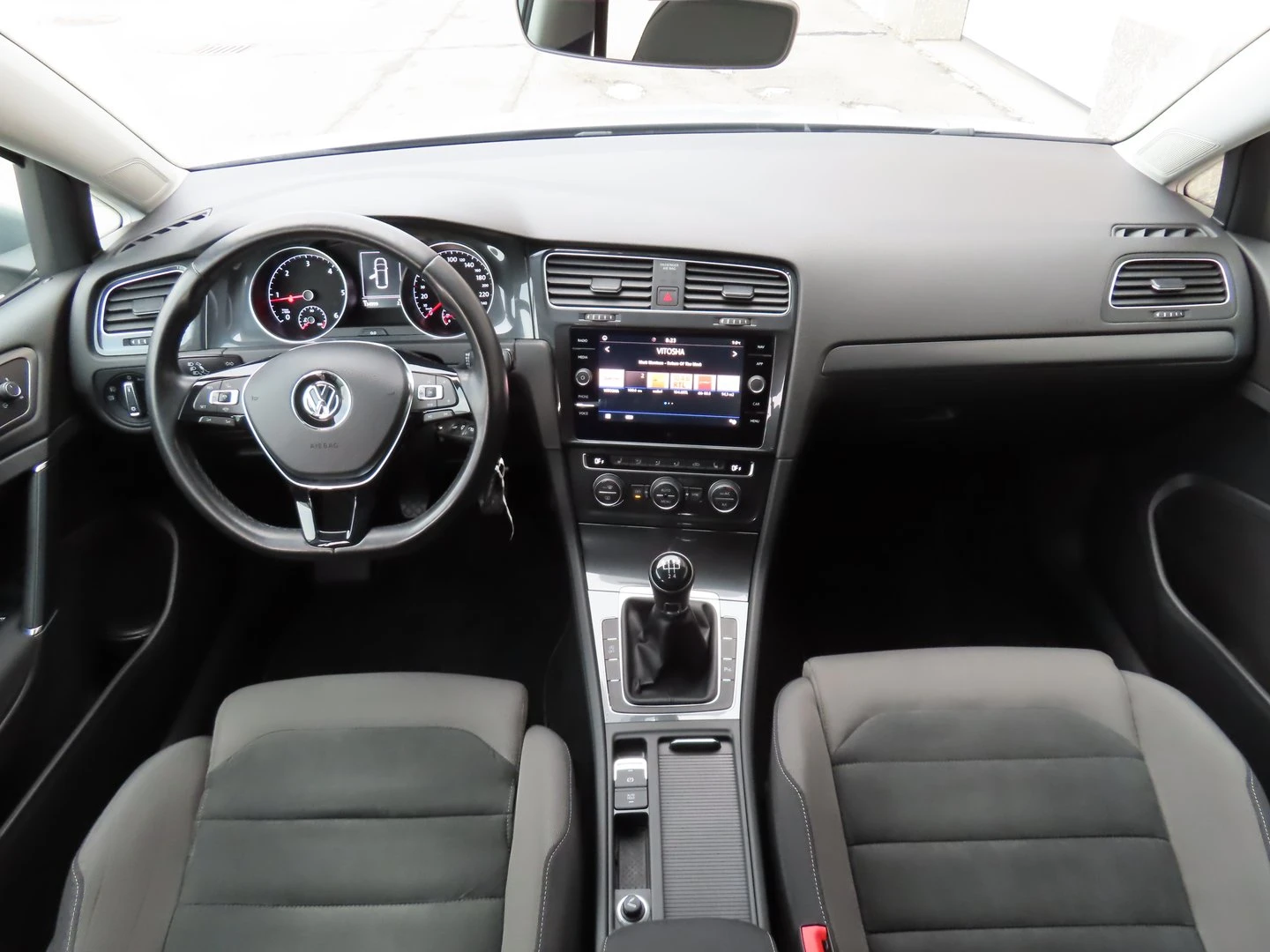 VW Golf Variant Comfortline 1.6TDI BMT - изображение 9