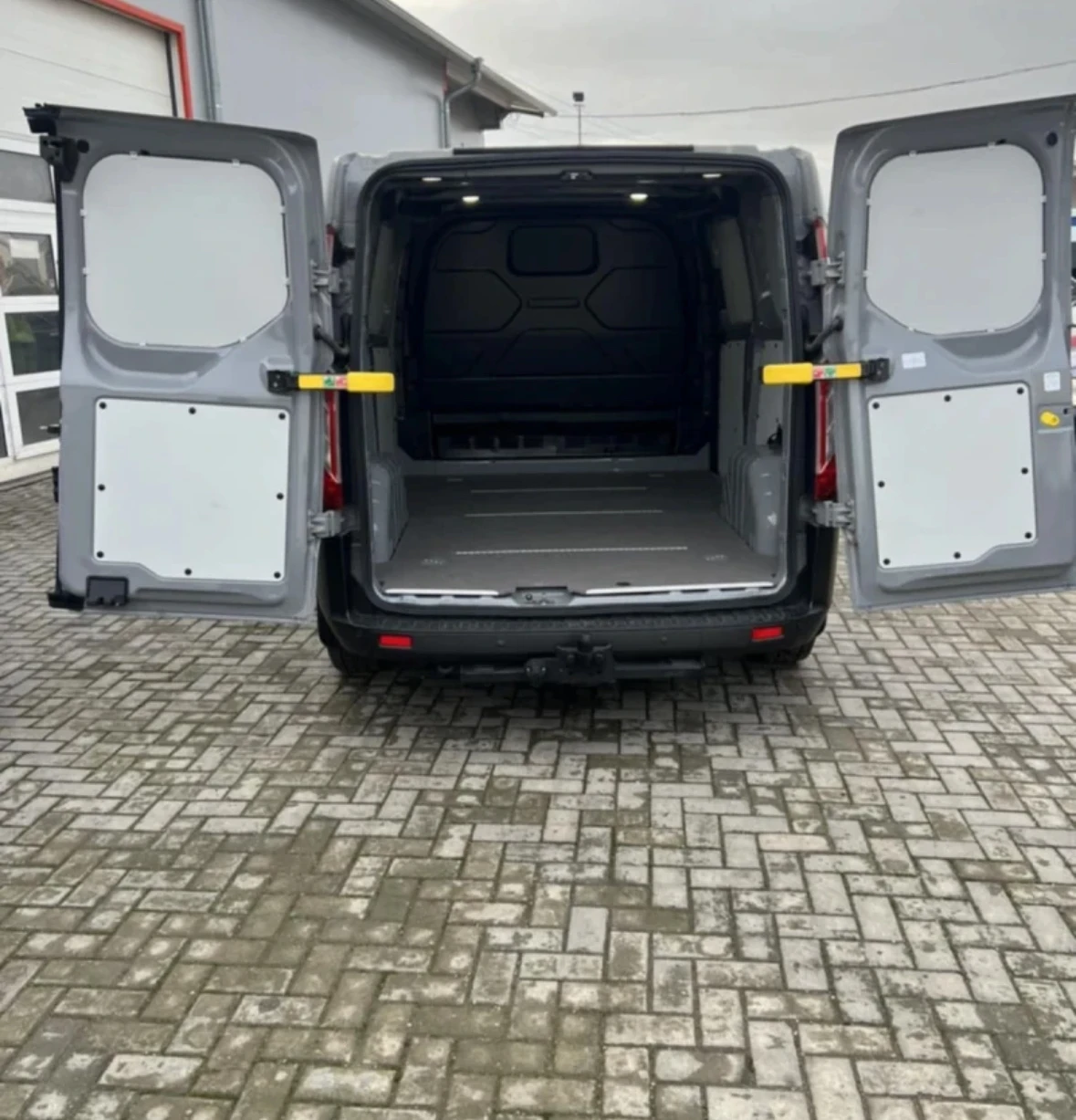 Ford Transit Custom TRAIL/собствен лизинг/3402КМ/БАРТЕР - изображение 3
