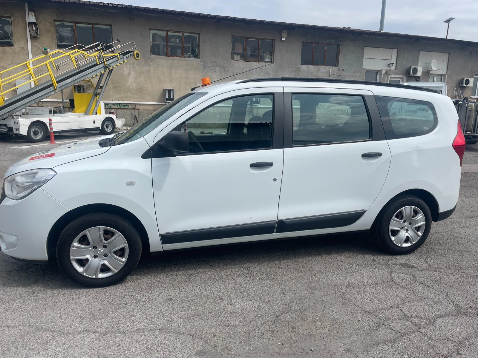Dacia Lodgy SCe100 - изображение 2