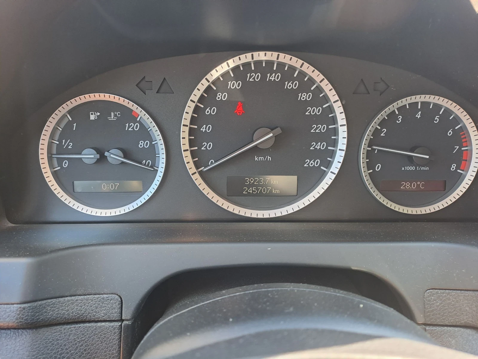 Mercedes-Benz C 180  - изображение 6