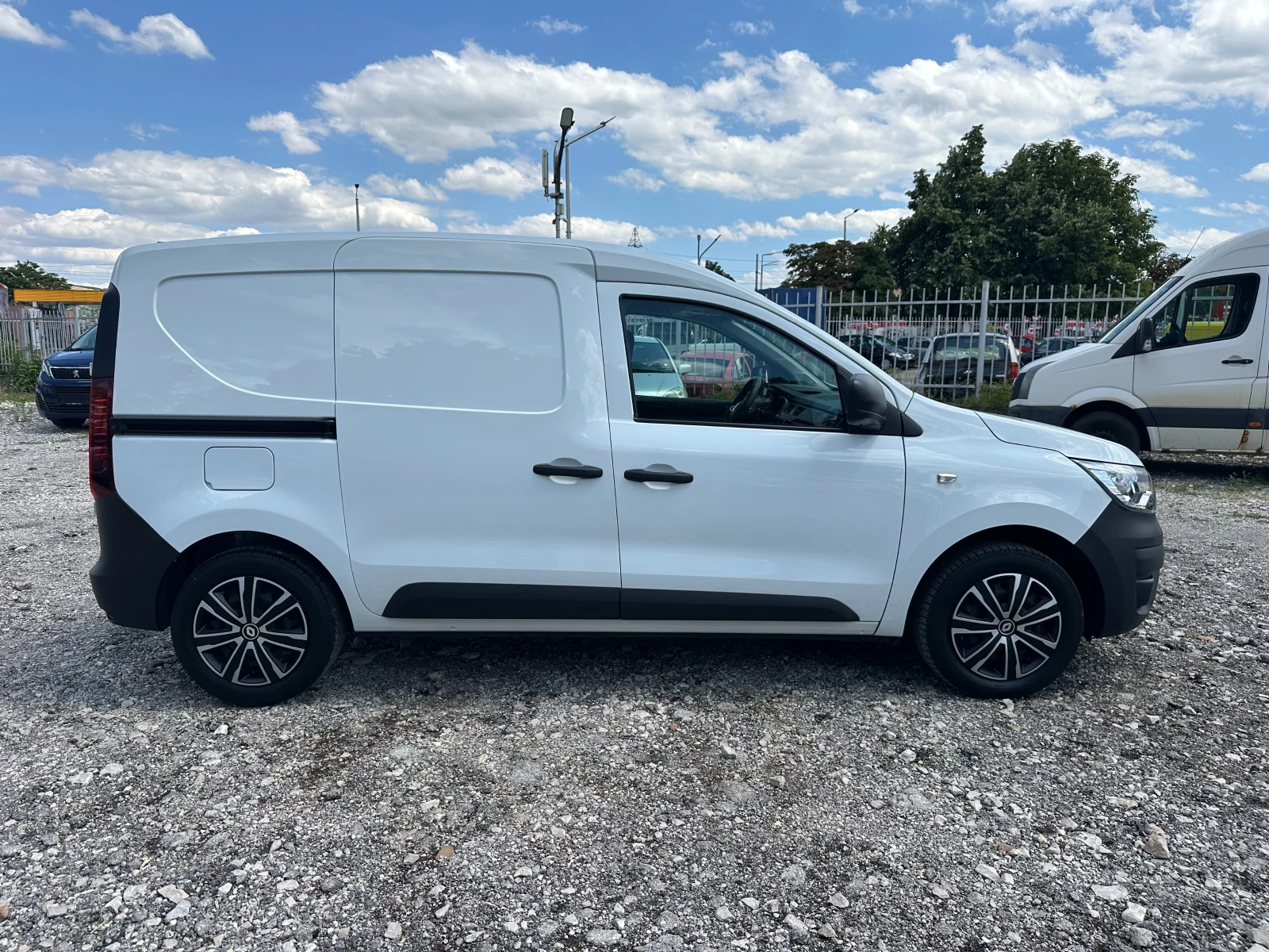 Renault Express 1.5DCI 95kc EURO6 - изображение 6