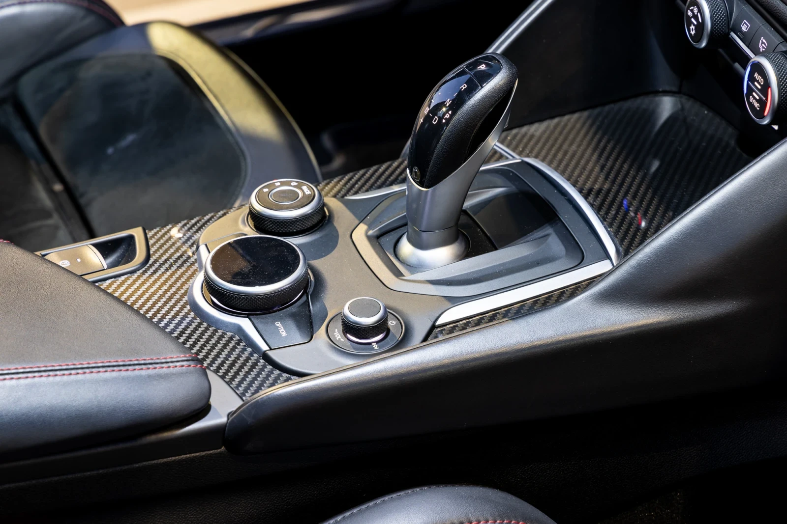 Alfa Romeo Giulia Quadrifoglio 510кс - изображение 6