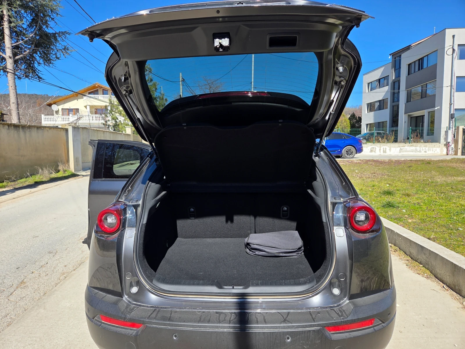 Mazda MX-30 e-SKYACTIV, снимка 17 - Автомобили и джипове - 53788644