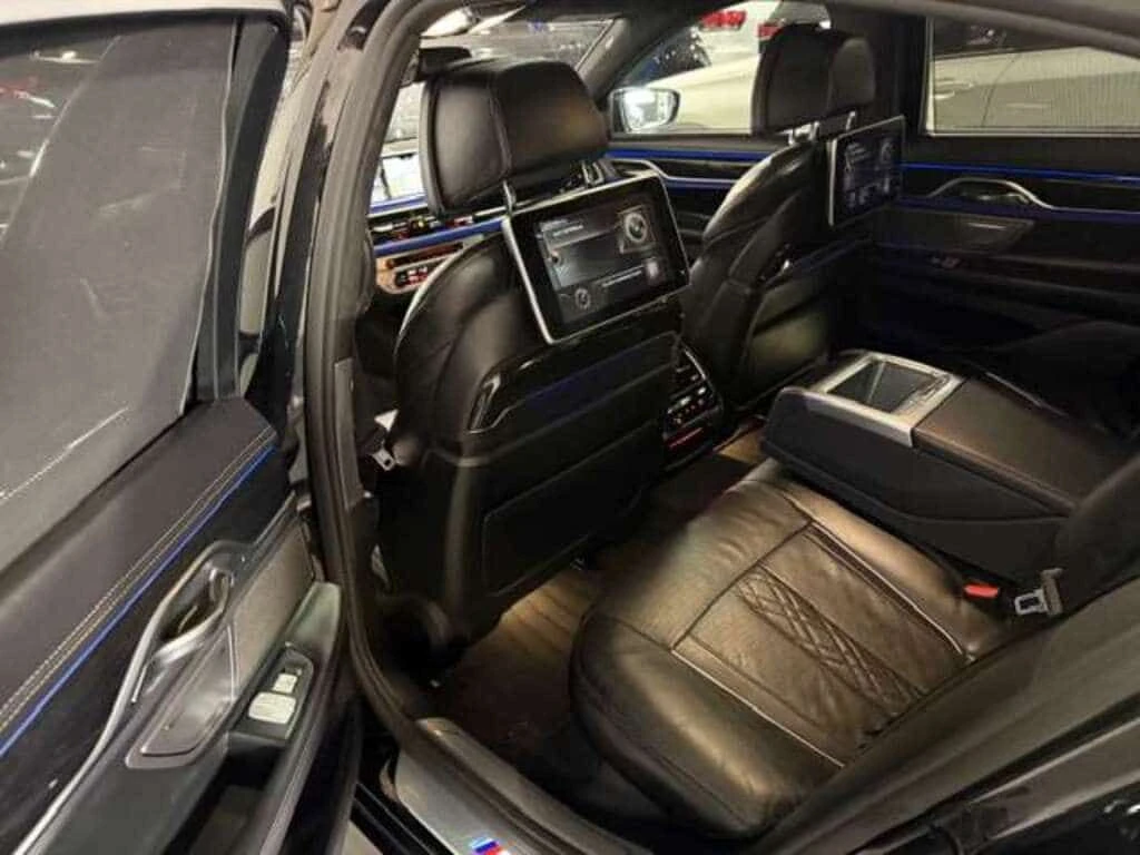 BMW 750 * CARBON CORE* 360 КАМЕРИ* ОБДУХВАНЕ* ДВА КЛЮЧА* , снимка 14 - Автомобили и джипове - 54031568