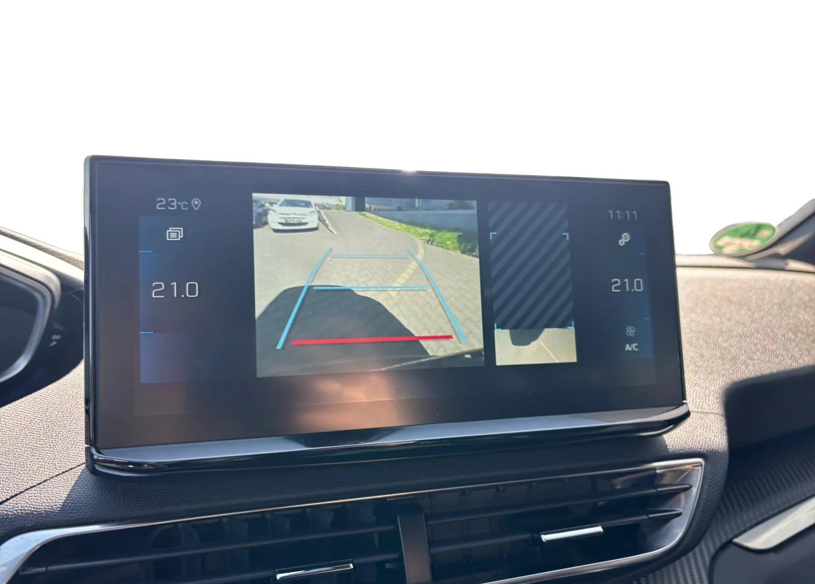 Peugeot 5008 1.2MHEV/131HP/ACTIVE/7S/CAM/NAVI/LED/221q, снимка 8 - Автомобили и джипове - 54333643