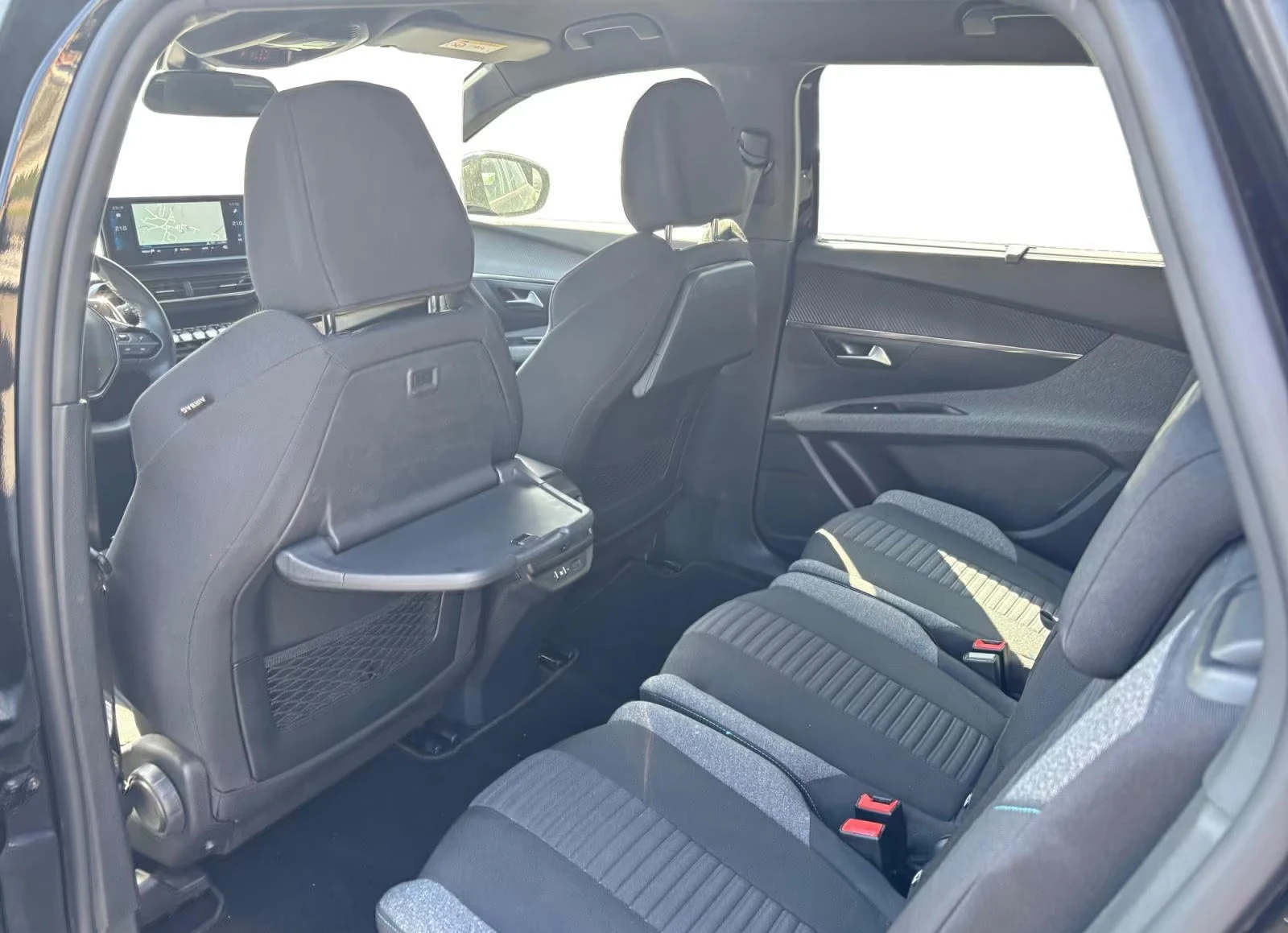 Peugeot 5008 1.2MHEV/131HP/ACTIVE/7S/CAM/NAVI/LED/221q, снимка 10 - Автомобили и джипове - 54333643