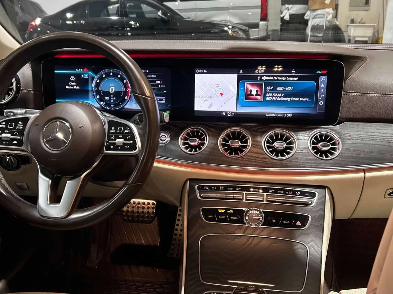 Mercedes-Benz E 450 4MATIC* DISTRONIC* BURMESTER* ОБДУХВАНЕ* АМБИЕНТНО, снимка 9 - Автомобили и джипове - 54492643