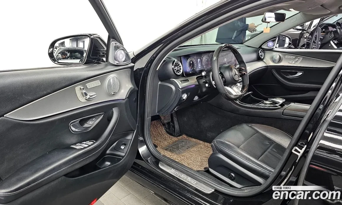 Mercedes-Benz E 300 DIGITAL / ОБДУХ / 360 / HUD / AMG PKG / AMG ВОЛАН, снимка 7 - Автомобили и джипове - 54556567