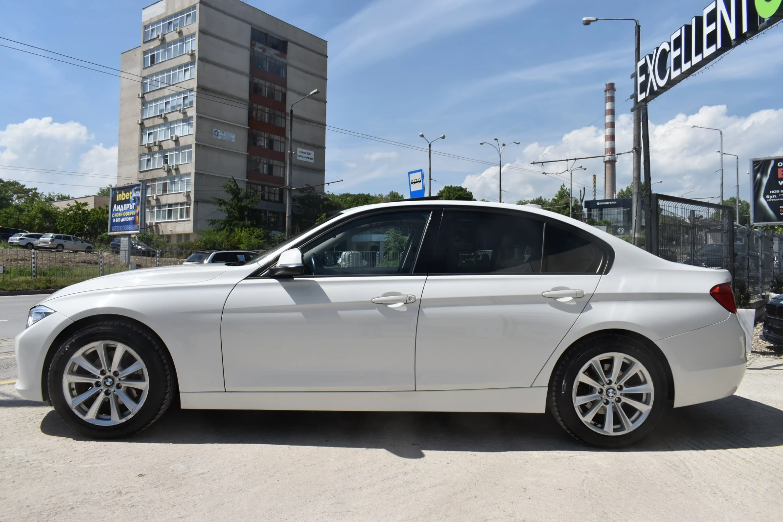 BMW 320 xDrive* AUTOMAT, снимка 2 - Автомобили и джипове - 54775929