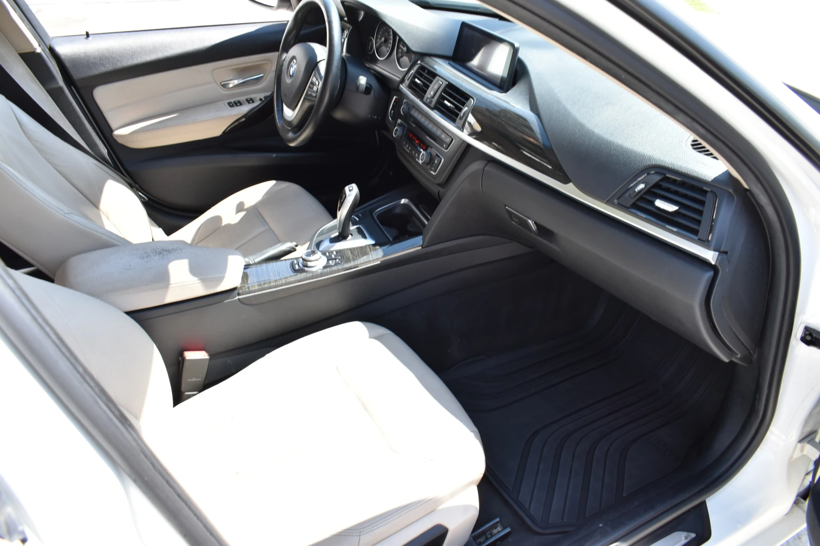 BMW 320 xDrive* AUTOMAT, снимка 13 - Автомобили и джипове - 54775929