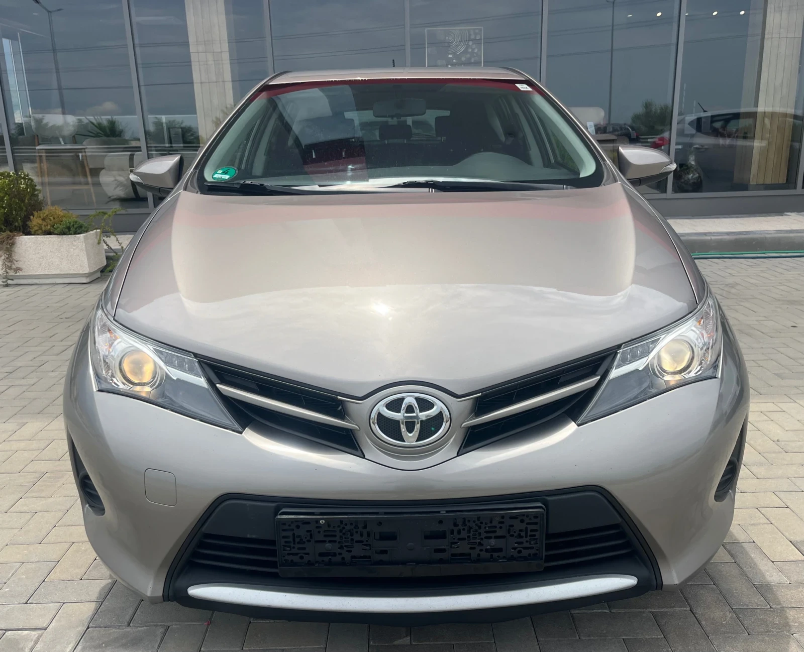 Toyota Auris 1.33 VVT-I, снимка 2 - Автомобили и джипове - 55047872